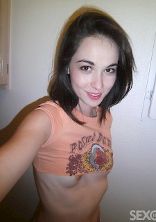 Sexy 18+ Teen nimmt nackt Selfie