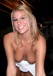 sexy teen Blonde with perfect tits