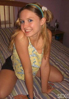 Sexy kleine Blonde schlampe porno bilder